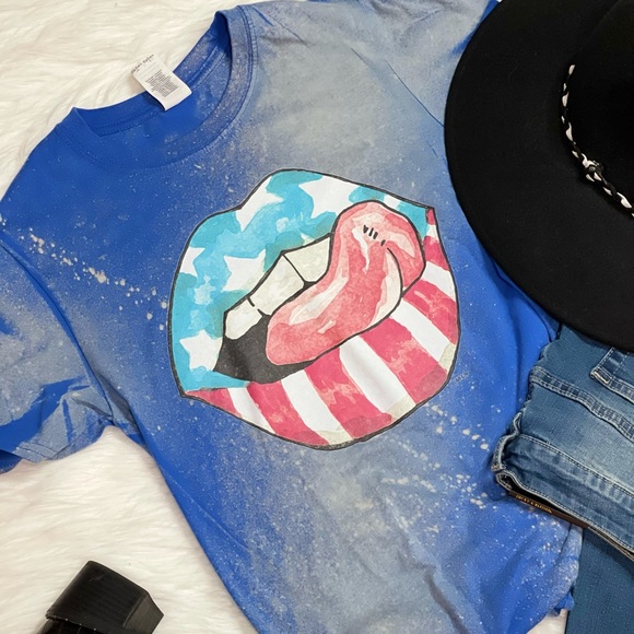 Bella Canvas Tops - Lips T-shirt/Small Size/ Blue